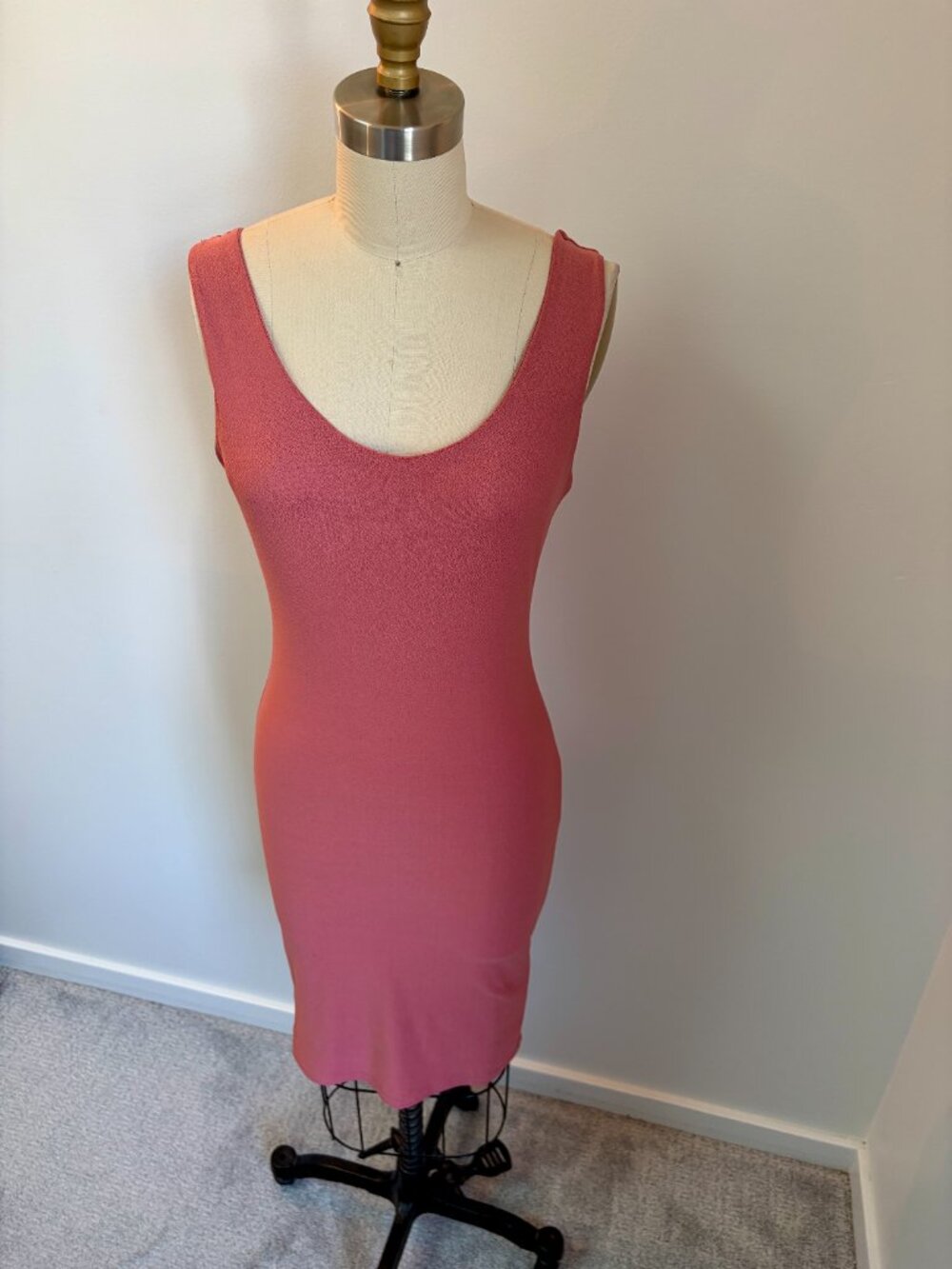 Muave Pink Scoop Neck Bodycon Midi Lined Dress- Size Medium